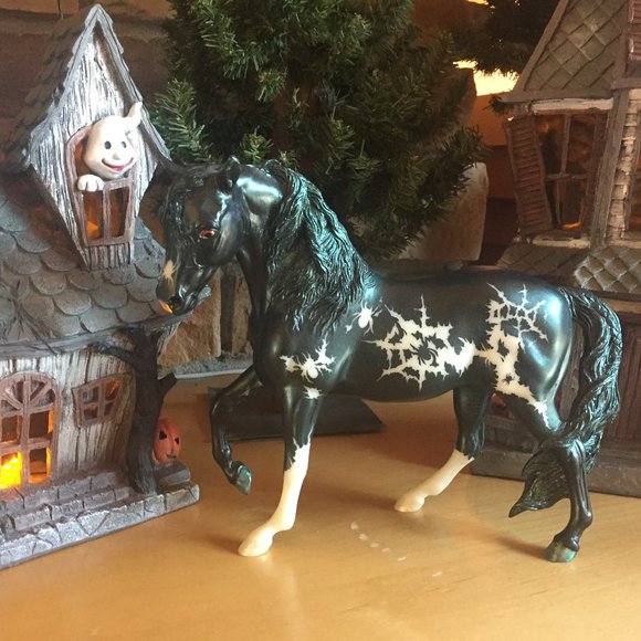 RARE 2003 “Merry Widow” Halloween Horse (MINT) - Picture 2 of 14